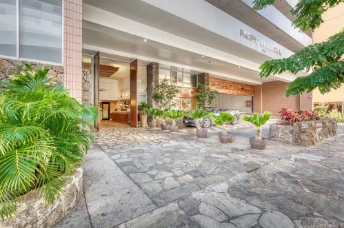 2427 Kuhio Ave, Honolulu HI  96815-3301 exterior