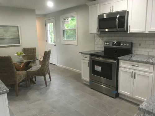 17 Spencer Dr, Middletown CT  06457-3537 exterior