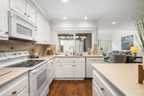 513 15th St, Huntington Beach CA  92648-4045 exterior