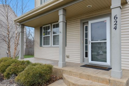 624 Canterbury Ln, Pingree Grove, IL 60140-9192