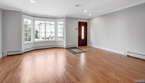 64 Washington Ave, Cliffside Park, NJ 07010-3026