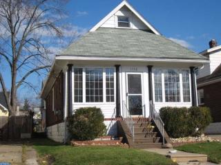 1738 Tinsman Ave, Camden, NJ 08110-2817