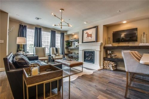 2729 Troutt Dr, Carrollton TX  75010-4255 exterior