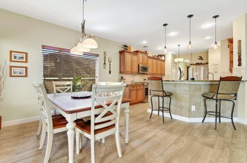 7036 Auckland Dr, Austin TX  78749-4139 exterior