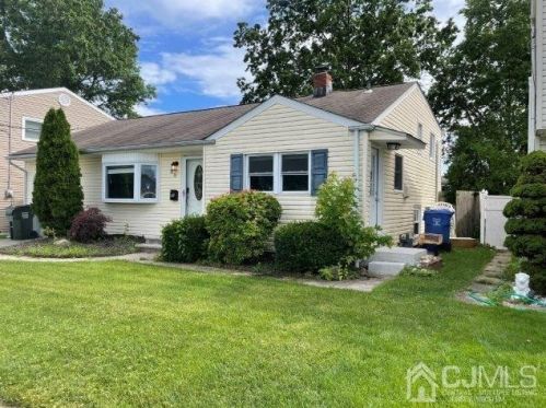 55 Patton St, Iselin, NJ 08830-2332