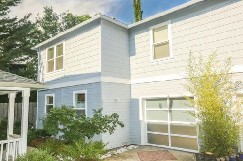 831 Blackberry Ln, Ashland, OR 97520-1464