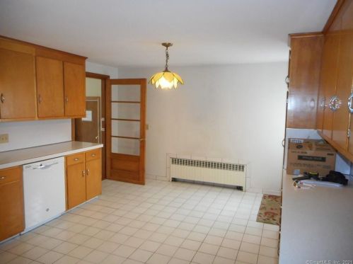 280 Newtown St, Middletown, CT 06457-4246