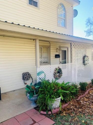 1405 Highland Ave, Rockdale, TX 76567-2135