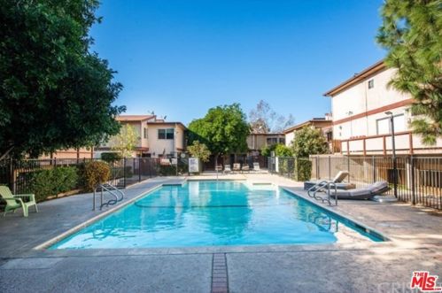 7320 Lennox Ave, Van Nuys CA  91405-2339 exterior
