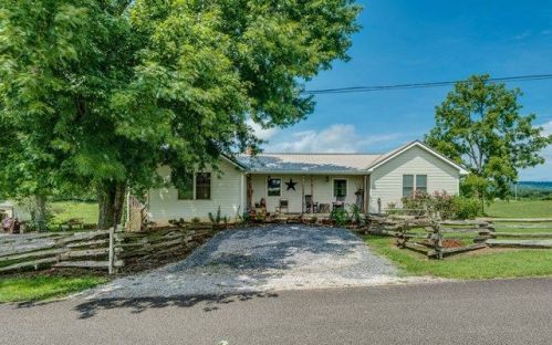 1384 Parker Rd, Ravenscroft, TN 38583-4773