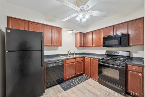 550 Chase Dr, Willowbrook, IL 60514-1772