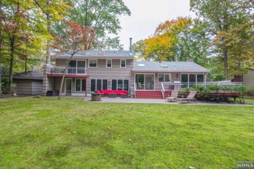 9 Ceely Ct, Allendale, NJ 07401-2101