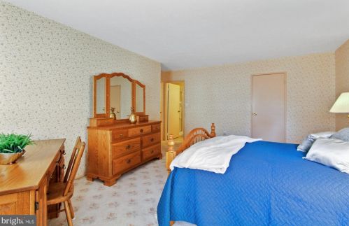 38 Valleybrook Dr, Lancaster PA  17601-4617 exterior