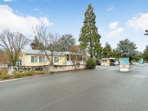 700 Gobbi St, Ukiah CA  95482-6200 exterior