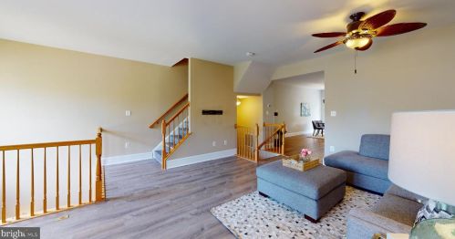 8459 Carmela Cir, Springfield VA  22153-4017 exterior