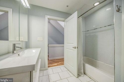 1226 4 St, Philadelphia PA 19147-0052 exterior