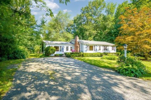 231 Sawmill Rd, Glocester, RI 02814-2215