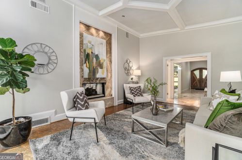 887 Berkshire Rd, Atlanta GA  30324-4929 exterior