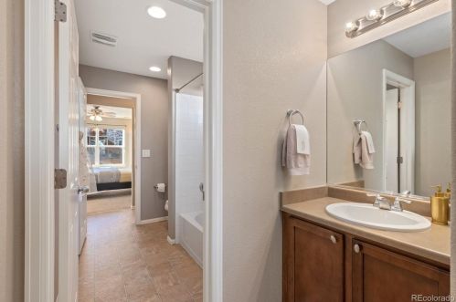 5421 Eaton Park Way, Aurora CO 80016-4292 exterior