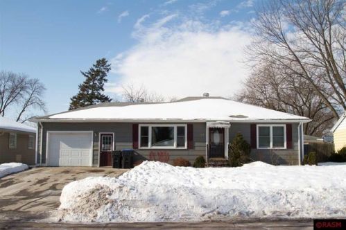 122 Electa Blvd, Mankato, MN 56001-4742