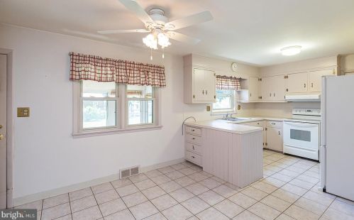 54 Sunrise Ave, Lancaster PA  17601-3942 exterior