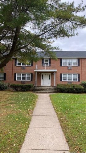 7 Grandview Dr, Farmington, CT 06032-1305