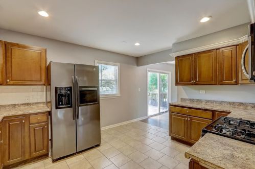 151 Camelot Way, Lemont IL  60440-2084 exterior