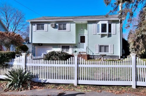 26 Marlin Dr, Norwalk, CT 06854-1112