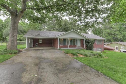5493 Laurel Ln, Lilburn, GA 30047-6131