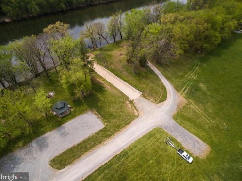 22 Mississippi Pt, Falling Waters WV  25419-1607 exterior