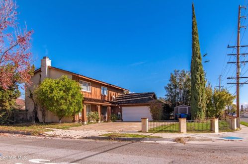 2305 Cochran St, Simi Valley, CA 93065-2550