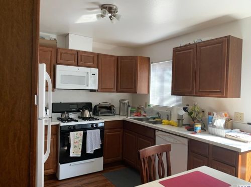 133 Carr Dr, Glendale CA  91205-1552 exterior