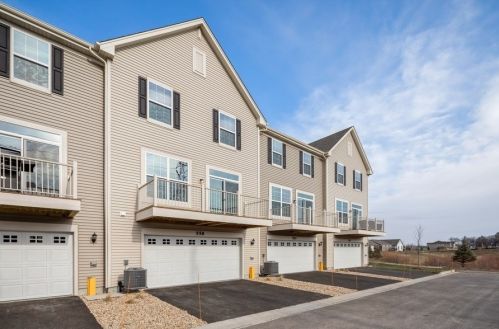 187 Lakeshore Dr, Oswego, IL 60543-5107