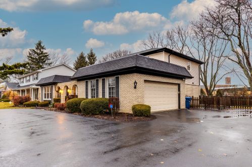 1020 Summit Dr, Bannockburn IL  60015-1823 exterior