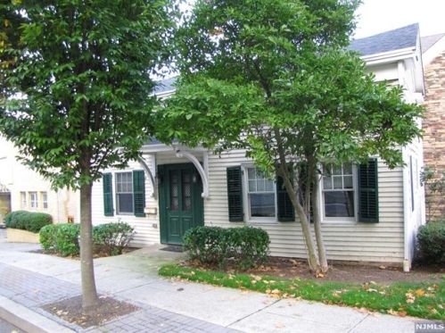 788 Kinderkamack Rd, River Edge, NJ 07661-2417