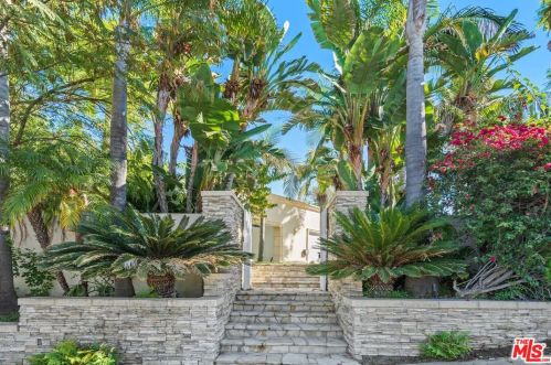 16934 Oak View Dr, Van Nuys CA  91436-3242 exterior