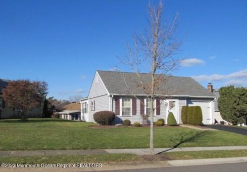 6 Edgeware Pl, Lakehurst, NJ 08759-6802