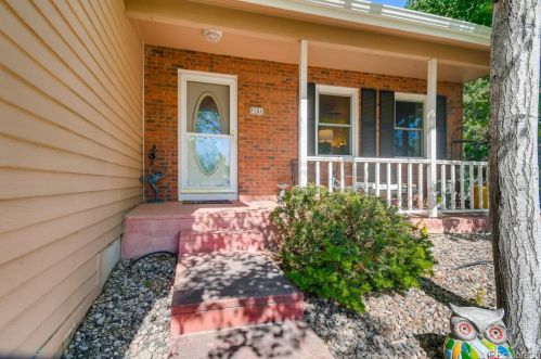 1101 Oakmont Ct, Fort Collins, CO 80525-2855