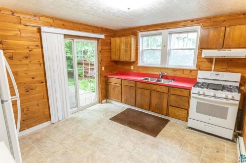 612 22nd Ave, Duluth, MN 55806-1646
