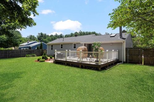 17 Ferncrest Ave, Coventry, RI 02816-5818