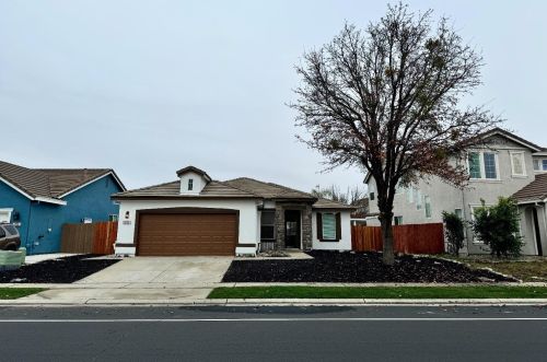 10192 Blossom Ridge Dr, Elk Grove, CA 95757-2513