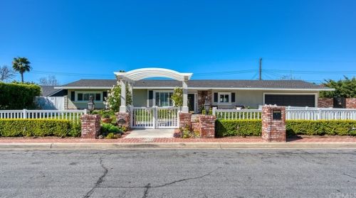 13211 Sandhurst Pl, Santa Ana, CA 92705-2156
