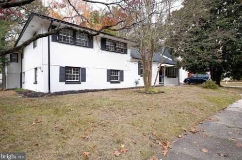 533 Lakeview Dr, Runnemede, NJ 08078-1539