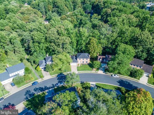 5835 Oakland Park Dr, Springfield VA  22015-2438 exterior