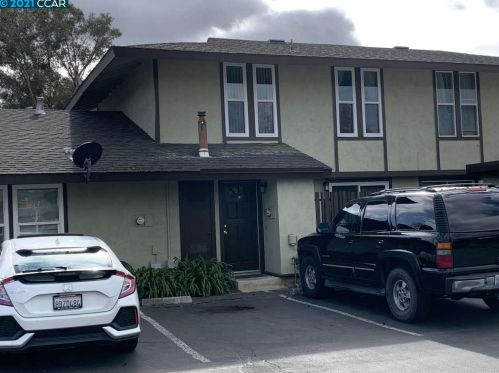 1800 Chinquapin Ct, Concord, CA 94519-1590