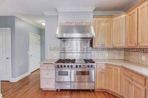 2721 Log Cabin Dr, Atlanta GA  30339-1546 exterior