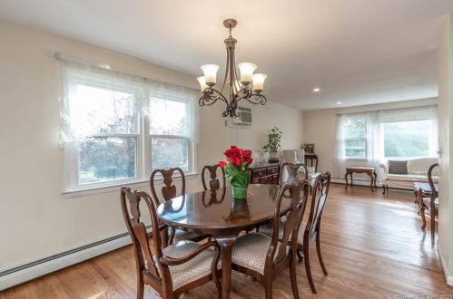 33 Camelot Dr, Upper Stepney CT  06468-2004 exterior