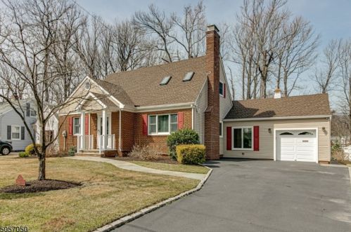 1366 Mohawk Dr, Mountainside, NJ 07092-1821