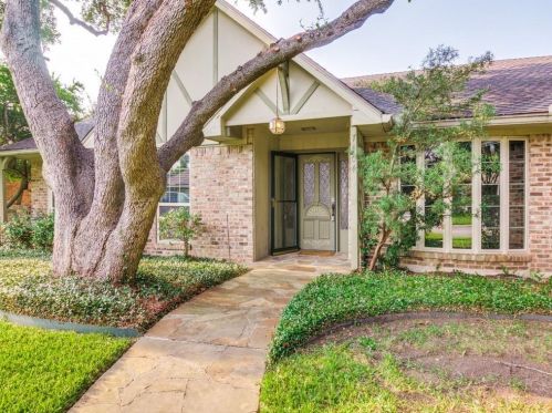 7404 Carta Valley Dr, Dallas TX  75248-3016 exterior