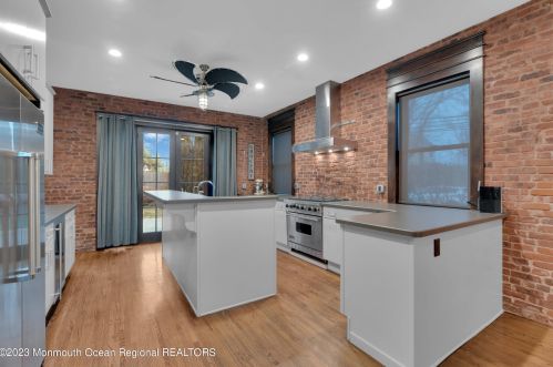 1034 2nd Ave, Tinton Falls NJ  07712-5834 exterior